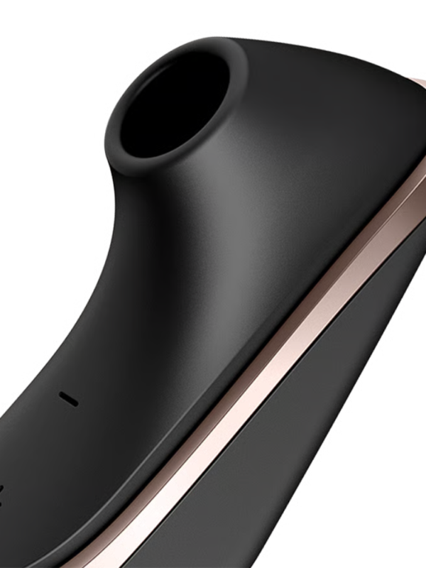 Close-up of the Satisfyer Traveler silicone air-pulse head