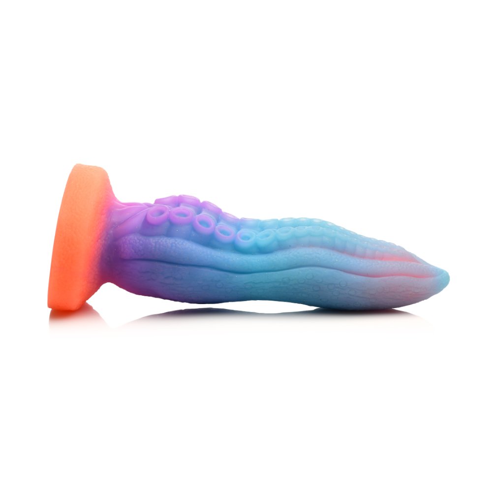 Tenta-Cock lying on its side showing the suckers, side ridges and suction cup base
